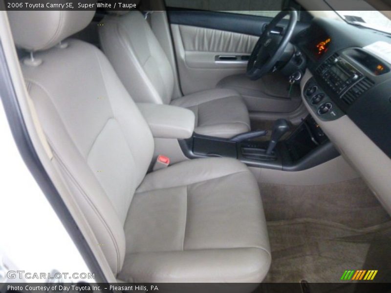 Super White / Taupe 2006 Toyota Camry SE