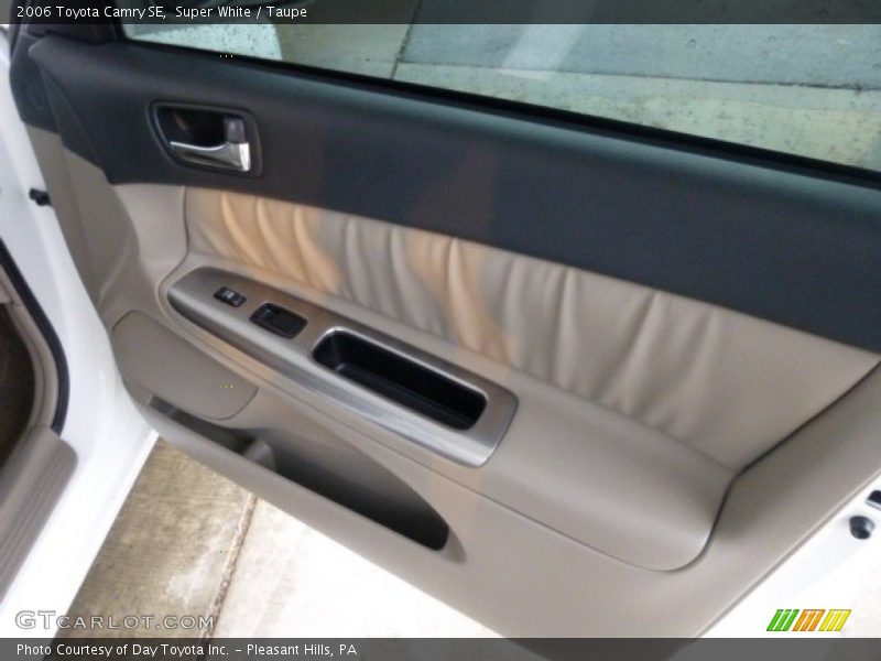 Super White / Taupe 2006 Toyota Camry SE