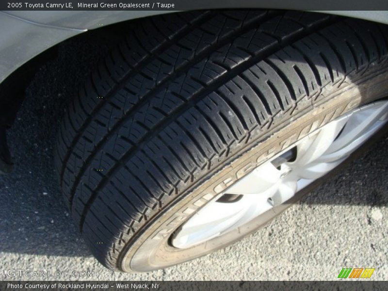 Mineral Green Opalescent / Taupe 2005 Toyota Camry LE