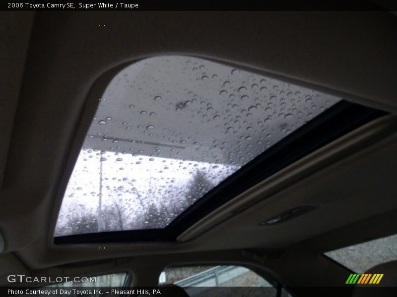 Super White / Taupe 2006 Toyota Camry SE