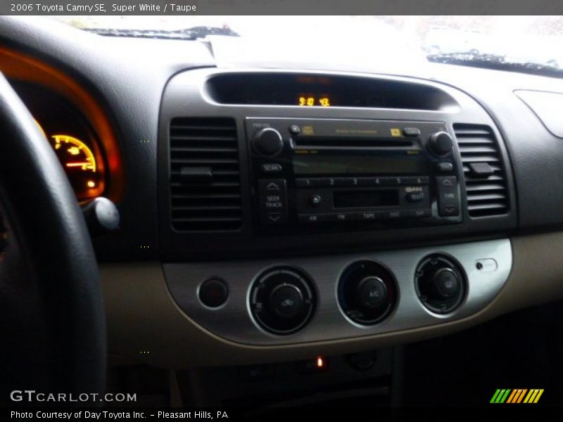 Super White / Taupe 2006 Toyota Camry SE