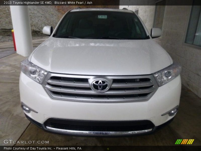 Blizzard White Pearl / Ash 2013 Toyota Highlander SE 4WD