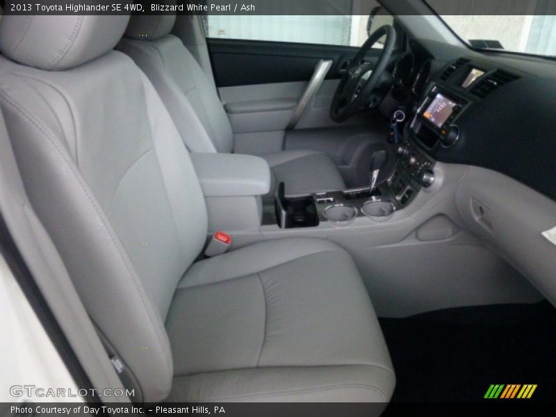 Blizzard White Pearl / Ash 2013 Toyota Highlander SE 4WD