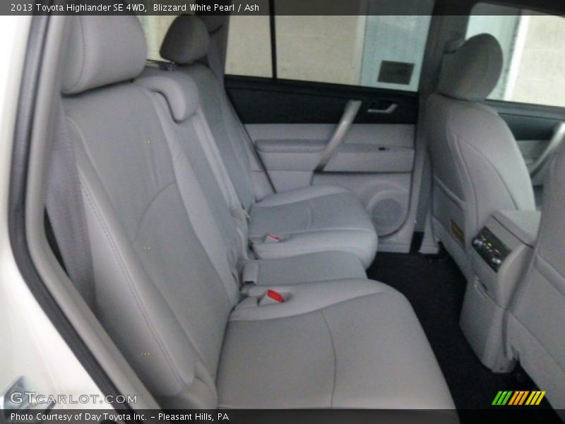 Blizzard White Pearl / Ash 2013 Toyota Highlander SE 4WD
