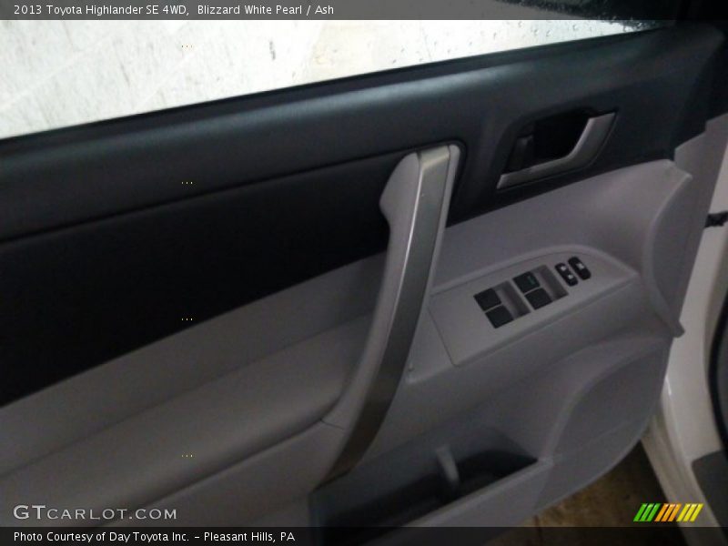 Blizzard White Pearl / Ash 2013 Toyota Highlander SE 4WD