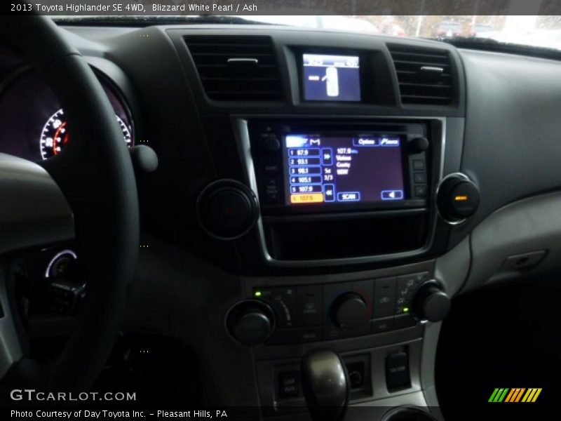 Blizzard White Pearl / Ash 2013 Toyota Highlander SE 4WD