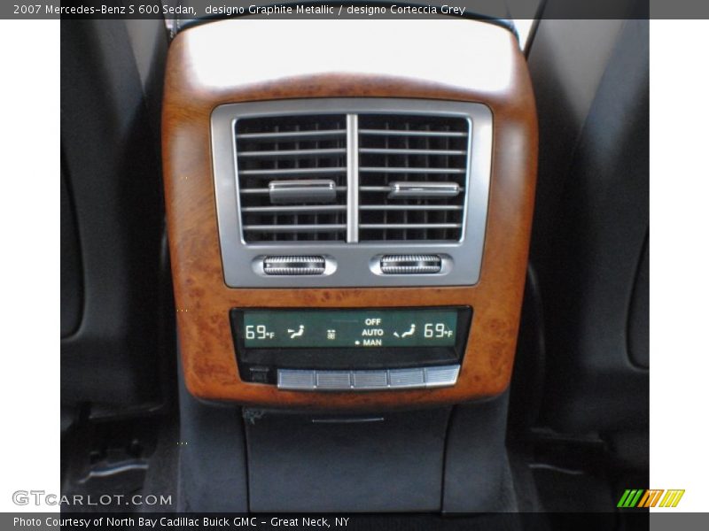 Controls of 2007 S 600 Sedan