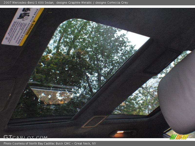 Sunroof of 2007 S 600 Sedan