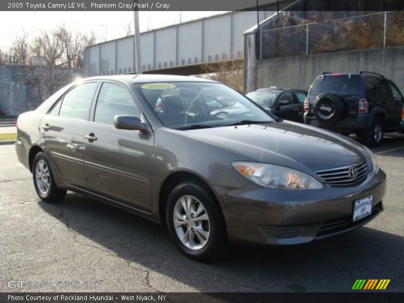 Phantom Gray Pearl / Gray 2005 Toyota Camry LE V6