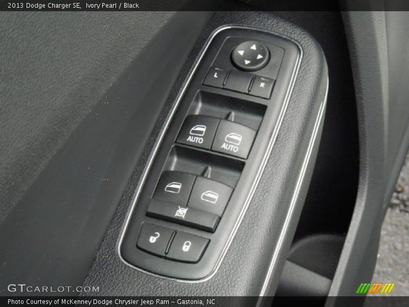 Ivory Pearl / Black 2013 Dodge Charger SE