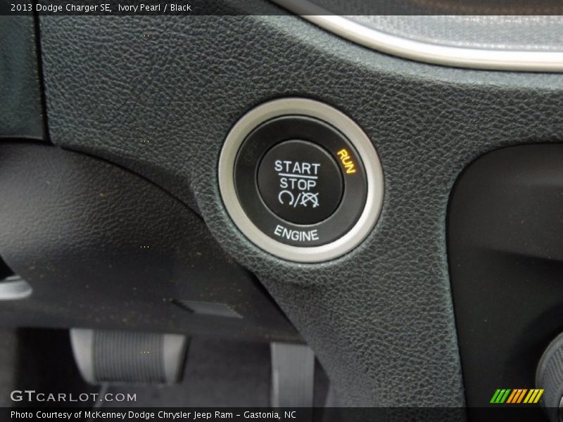 Ivory Pearl / Black 2013 Dodge Charger SE