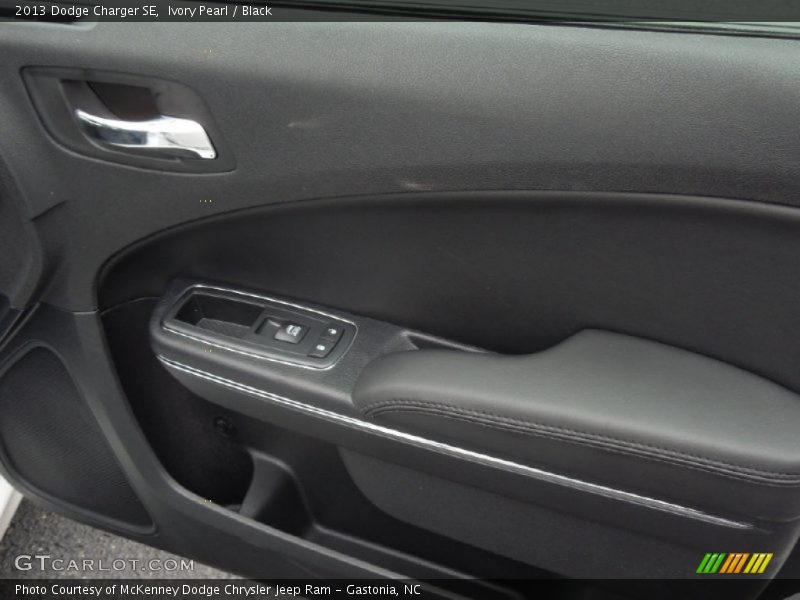 Ivory Pearl / Black 2013 Dodge Charger SE