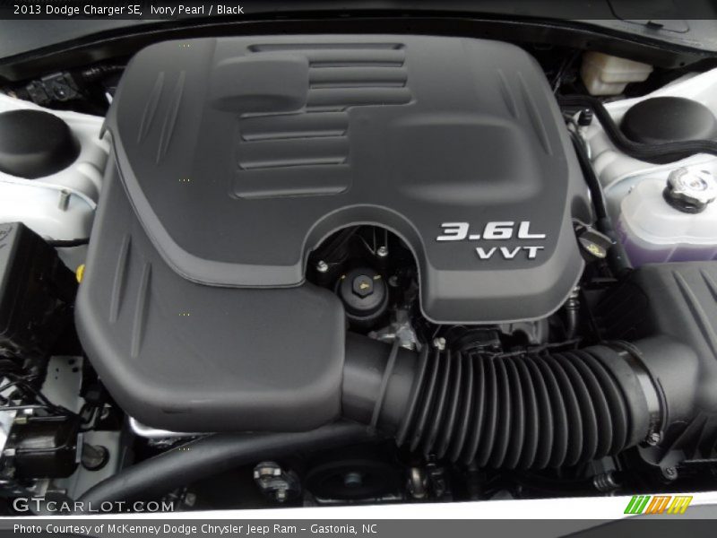 Ivory Pearl / Black 2013 Dodge Charger SE