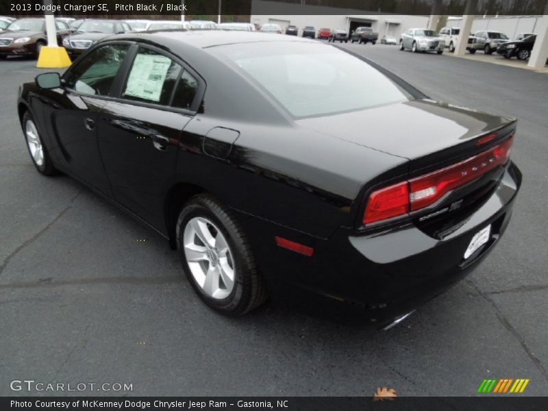 Pitch Black / Black 2013 Dodge Charger SE