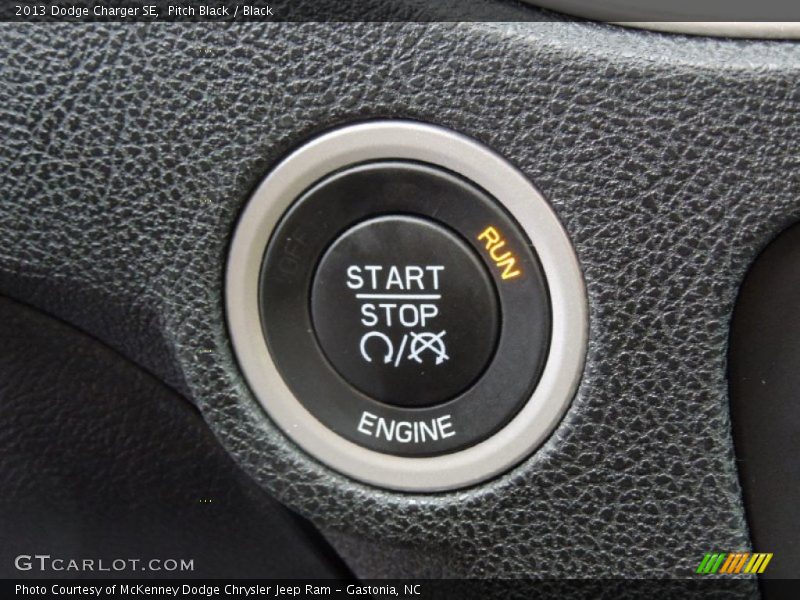Pitch Black / Black 2013 Dodge Charger SE