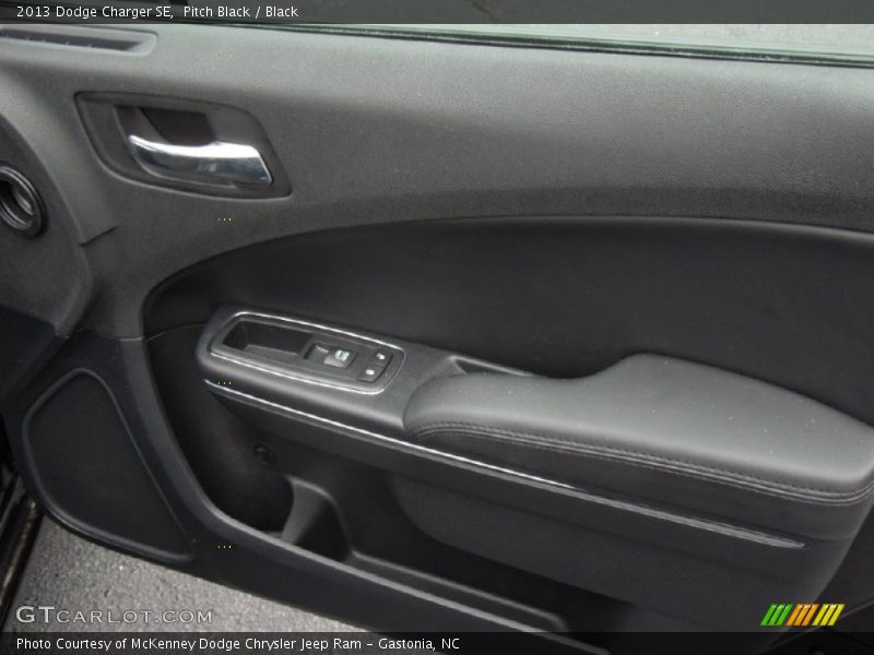 Pitch Black / Black 2013 Dodge Charger SE