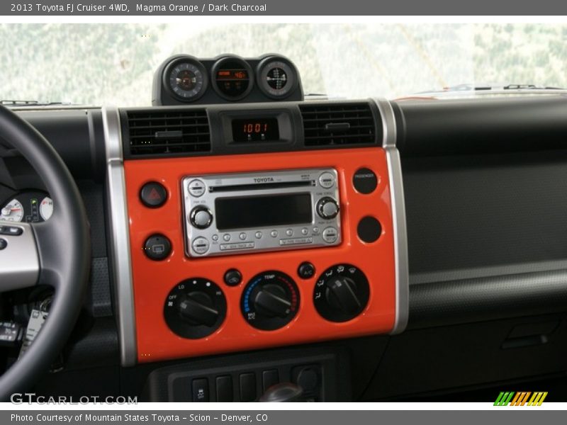 Controls of 2013 FJ Cruiser 4WD