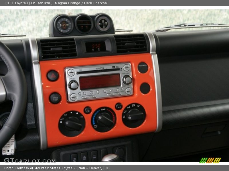 Controls of 2013 FJ Cruiser 4WD