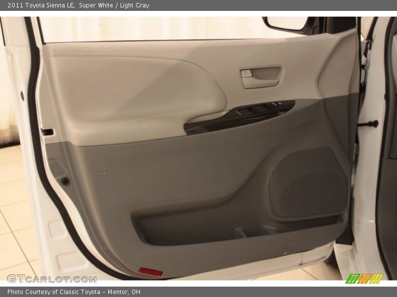 Super White / Light Gray 2011 Toyota Sienna LE