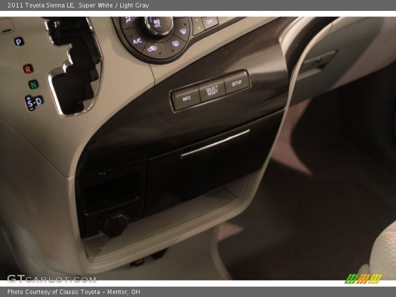 Super White / Light Gray 2011 Toyota Sienna LE