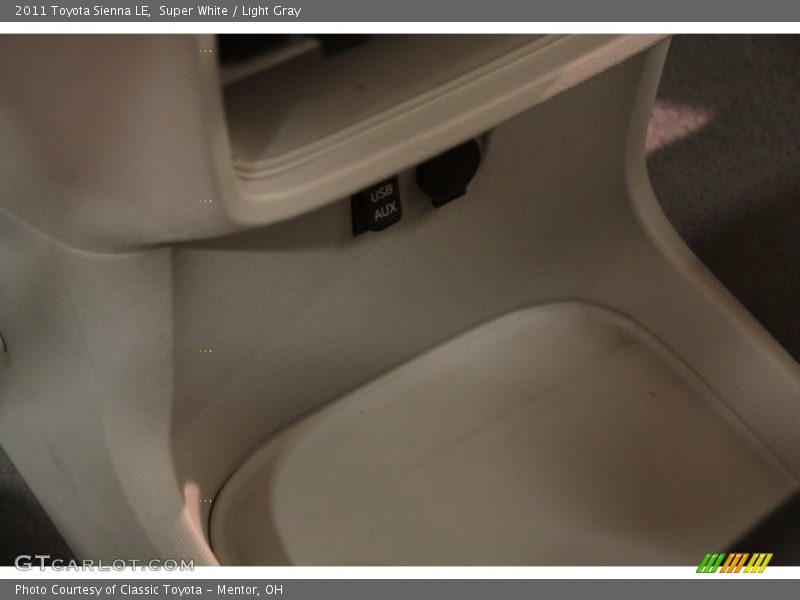 Super White / Light Gray 2011 Toyota Sienna LE