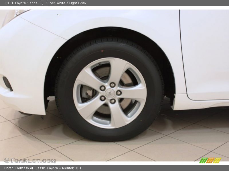 Super White / Light Gray 2011 Toyota Sienna LE