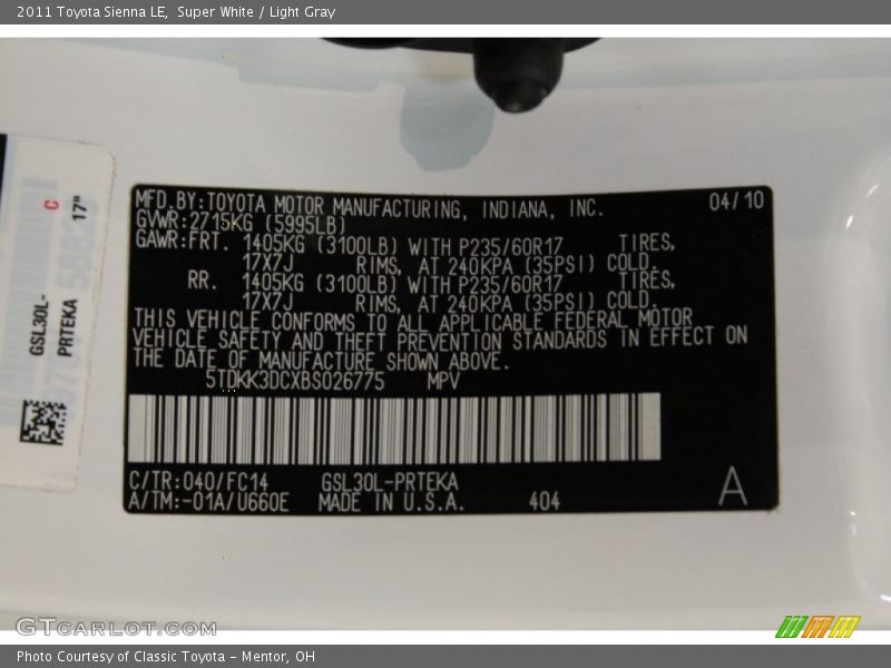 Super White / Light Gray 2011 Toyota Sienna LE