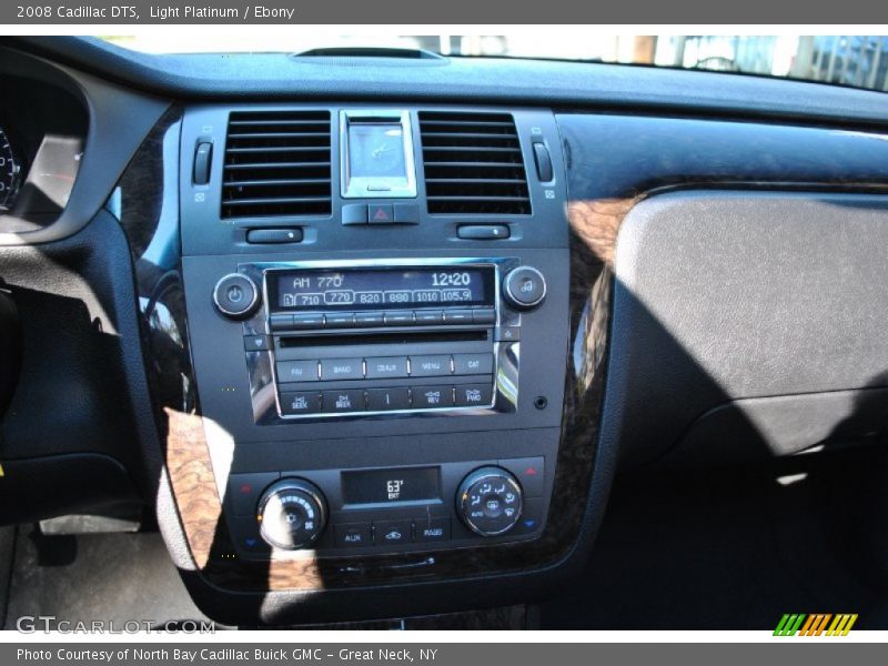 Light Platinum / Ebony 2008 Cadillac DTS