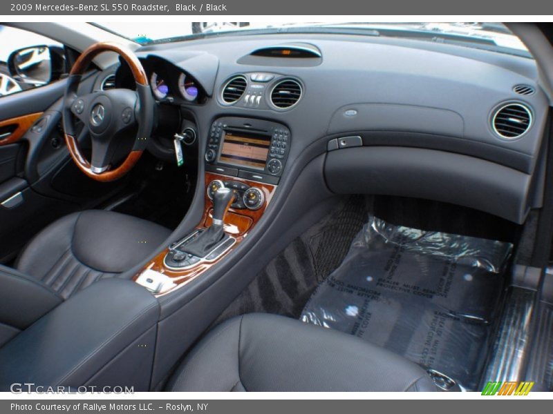 Dashboard of 2009 SL 550 Roadster