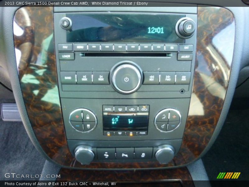 Controls of 2013 Sierra 1500 Denali Crew Cab AWD