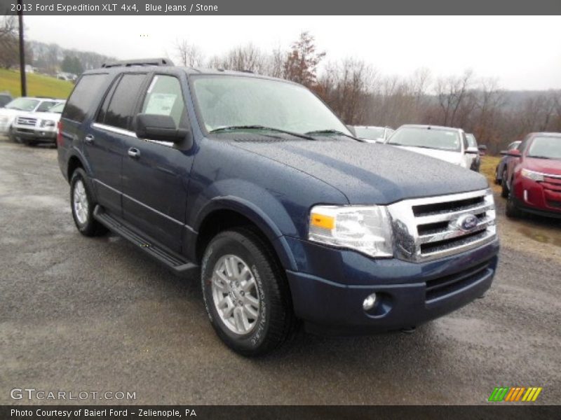 Front 3/4 View of 2013 Expedition XLT 4x4
