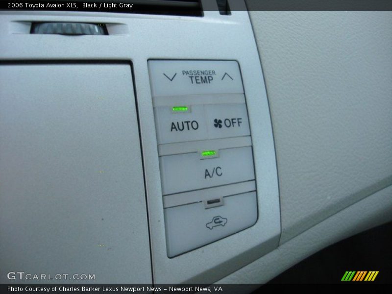 Black / Light Gray 2006 Toyota Avalon XLS