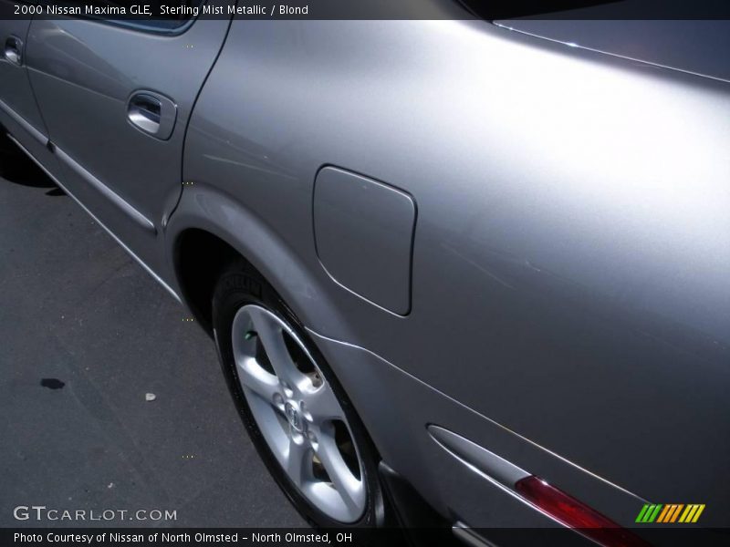Sterling Mist Metallic / Blond 2000 Nissan Maxima GLE