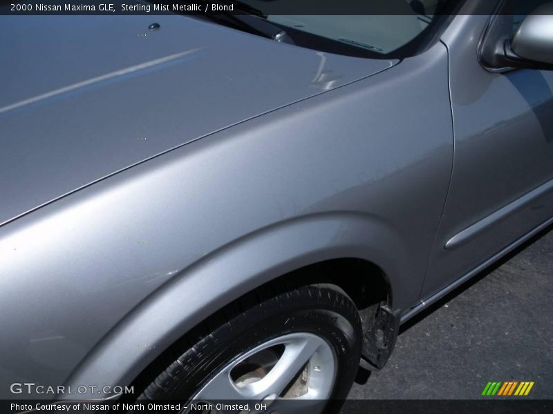 Sterling Mist Metallic / Blond 2000 Nissan Maxima GLE