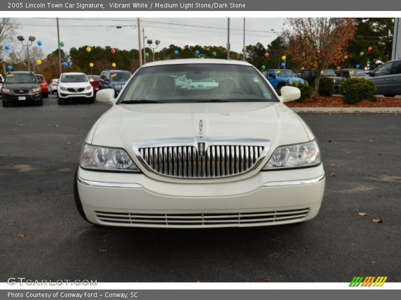 Vibrant White / Medium Light Stone/Dark Stone 2005 Lincoln Town Car Signature