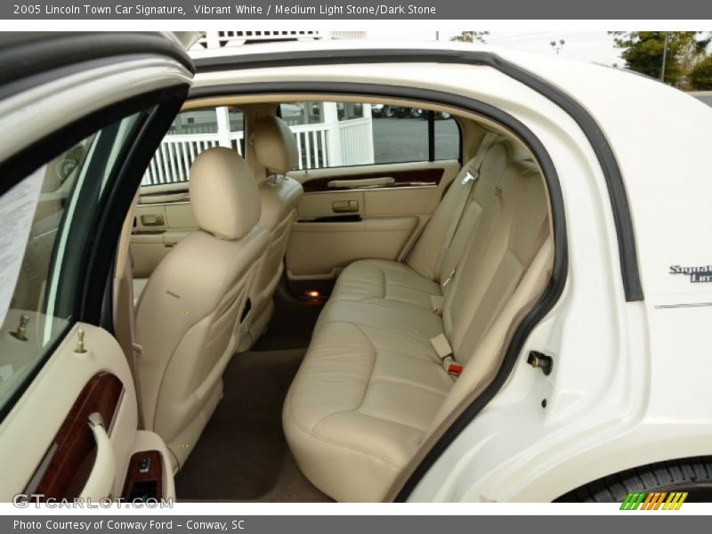 Vibrant White / Medium Light Stone/Dark Stone 2005 Lincoln Town Car Signature
