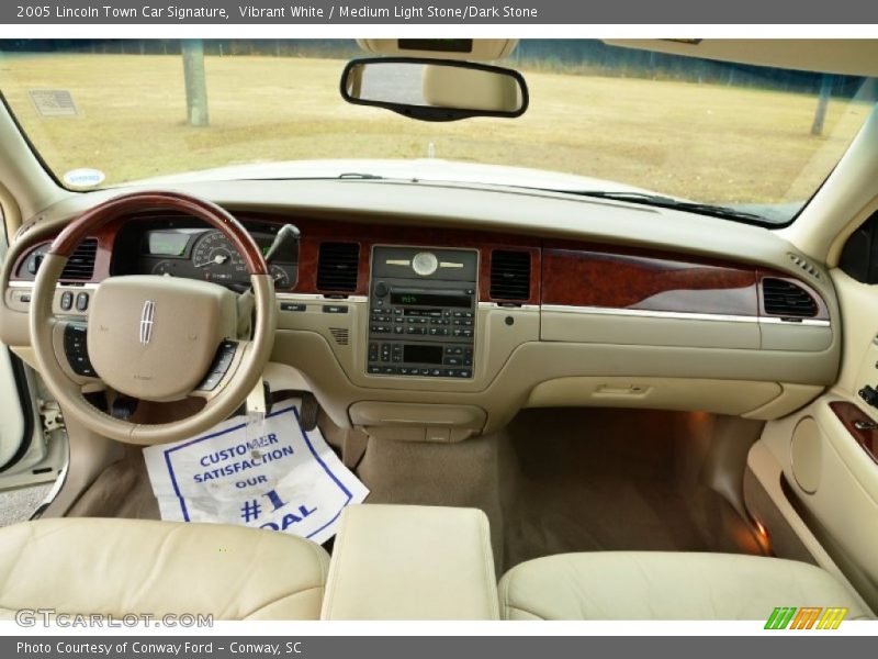 Vibrant White / Medium Light Stone/Dark Stone 2005 Lincoln Town Car Signature