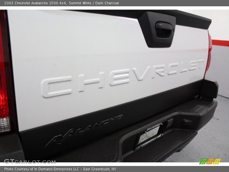 Summit White / Dark Charcoal 2003 Chevrolet Avalanche 1500 4x4