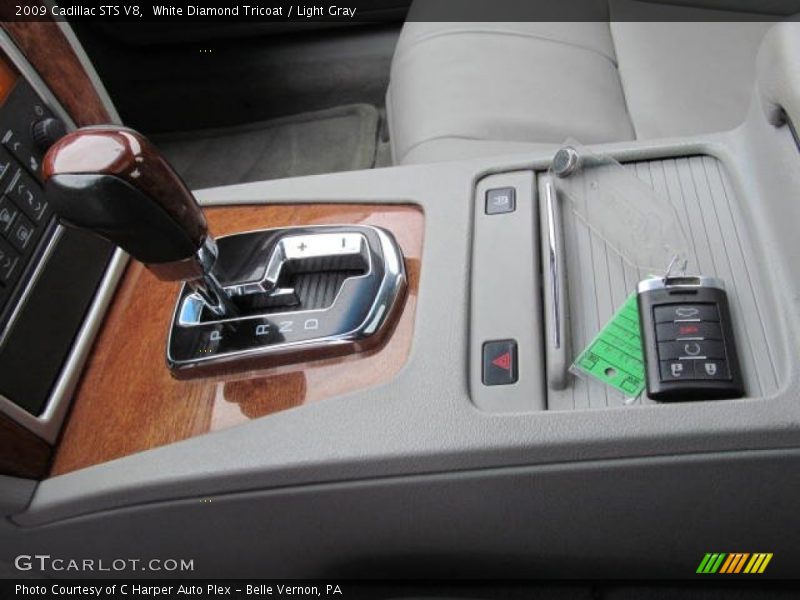 White Diamond Tricoat / Light Gray 2009 Cadillac STS V8