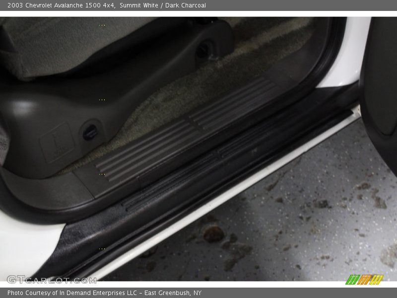 Summit White / Dark Charcoal 2003 Chevrolet Avalanche 1500 4x4