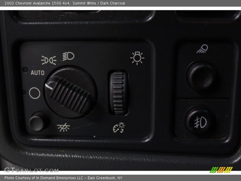 Summit White / Dark Charcoal 2003 Chevrolet Avalanche 1500 4x4