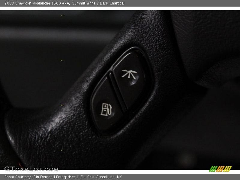 Summit White / Dark Charcoal 2003 Chevrolet Avalanche 1500 4x4