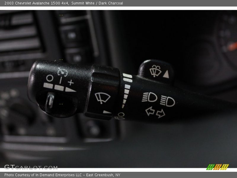 Summit White / Dark Charcoal 2003 Chevrolet Avalanche 1500 4x4