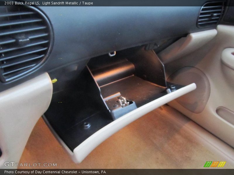 Light Sandrift Metallic / Taupe 2003 Buick Regal LS