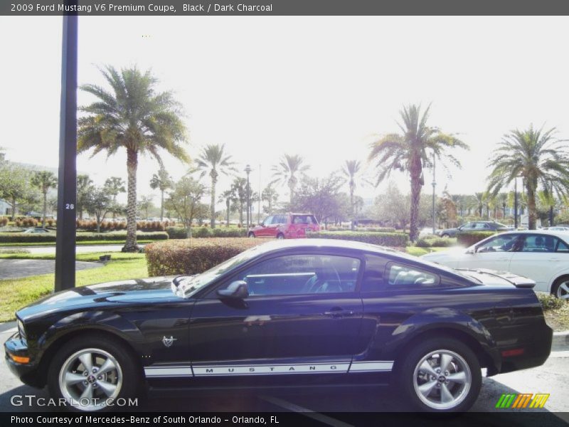 Black / Dark Charcoal 2009 Ford Mustang V6 Premium Coupe