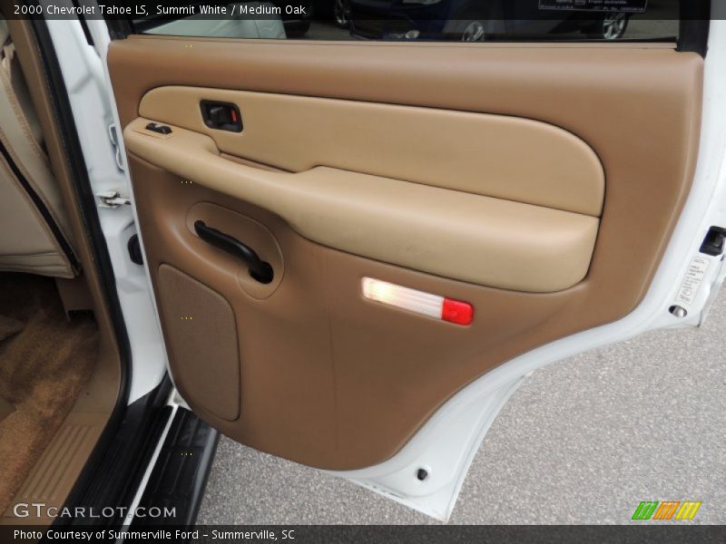 Summit White / Medium Oak 2000 Chevrolet Tahoe LS