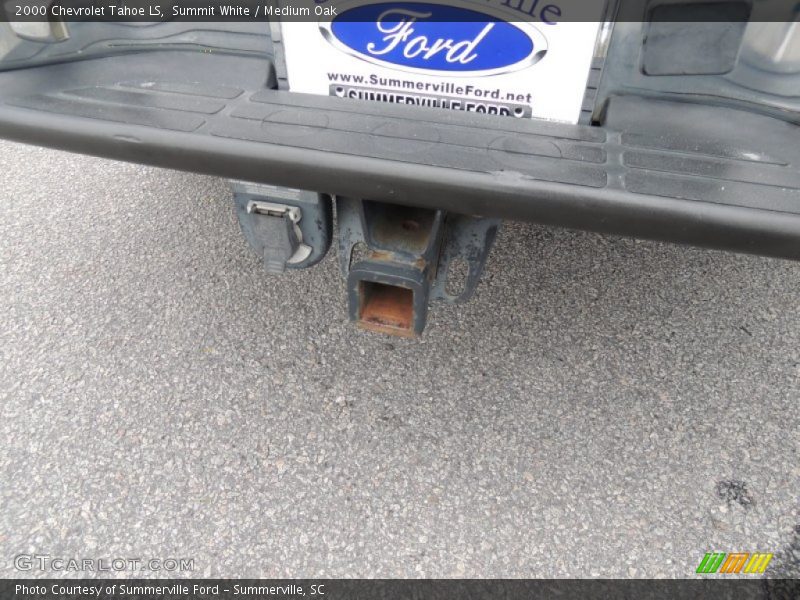 Summit White / Medium Oak 2000 Chevrolet Tahoe LS