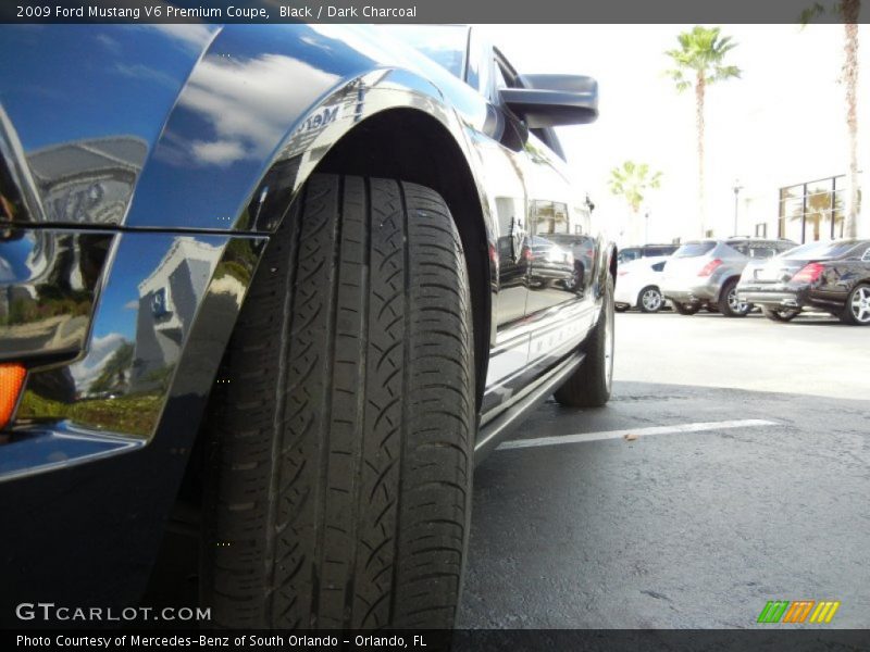 Black / Dark Charcoal 2009 Ford Mustang V6 Premium Coupe