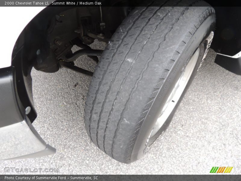 Summit White / Medium Oak 2000 Chevrolet Tahoe LS