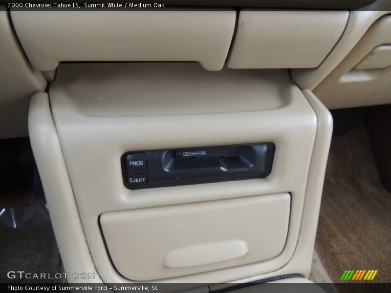 Summit White / Medium Oak 2000 Chevrolet Tahoe LS